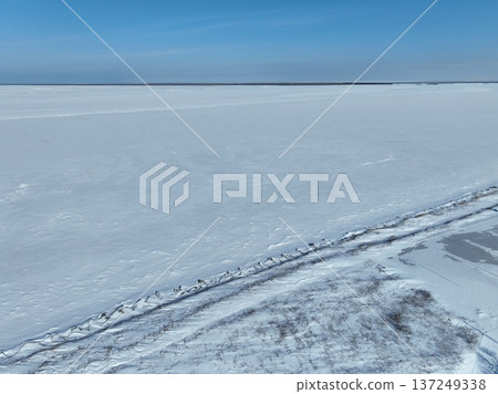 冬季佐羅瑪湖和基穆阿內普角雪原的空拍照片 137249338
