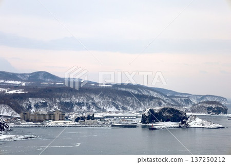 Shiretoko, Hokkaido, midwinter, view of the frigid Shiretoko, Rausu, Eastern Hokkaido, drift ice in Hokkaido from Cape Puyuni Shiretoko, Hokkaido, midwinter, view of the frigid Shiretoko, Rausu, Eastern Hokkaido, drift ice in Hokkaido from Cape Puyuni 137250212