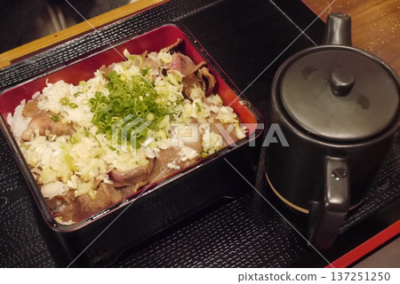 鹽焗牛舌飯 鹽焗牛舌飯 137251250
