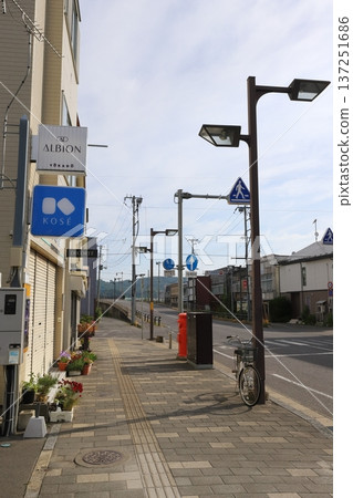 Scenery with a round postbox in Kuji, Iwate (in front of Kumagai Shoten) 137251686