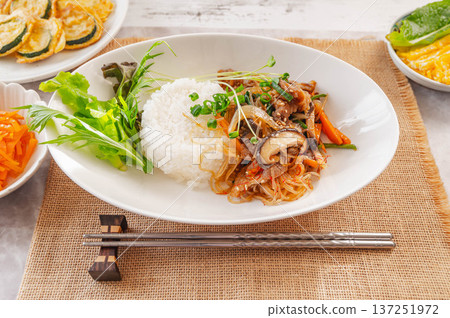 蓋飯澆雜菜 137251972