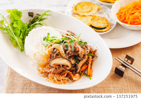Rice topped with japchae 137251975