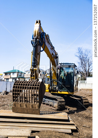 Construction site heavy excavator Construction site heavy excavator 137252007
