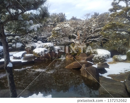 Snow scene at Inage Seaside Park 137252082
