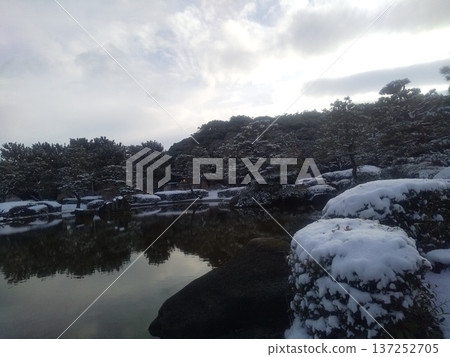 Snow scene at Inage Seaside Park 137252705