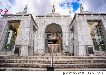 從最上稻荷神社（岡山市）眺望仁王門 137253211