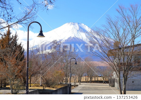 從山中湖交流廣場 Kirara 看到的富士山 137253426