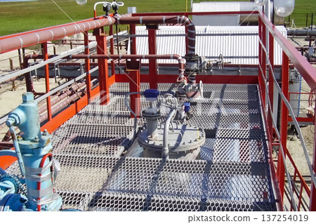 Oil refinery Construction of an oil industrial facility 137254019