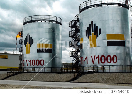 Oil refinery Construction of an oil industrial facility 137254048