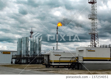 Oil refinery Construction of an oil industrial facility 137254051
