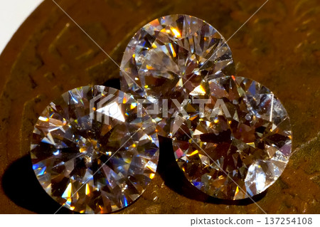 diamonds are artificial on metal stand. diamonds are artificial on metal stand. 137254108