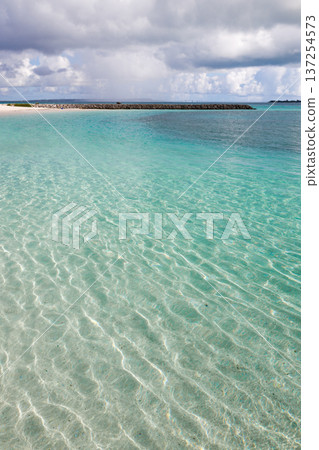 Clear shallow water and turquoise blue waters under the cloudy sky Clear shallow water and turquoise blue waters under the cloudy sky 137254573