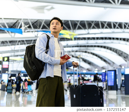 A man holding documents at the airport. Photo courtesy of Kansai International Airport (KIX) 137255147
