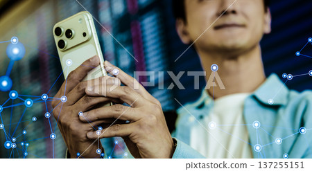 Check flight information on your smartphone ■ Photo courtesy of Kansai International Airport (KIX) 137255151