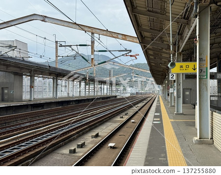 Shin-Shimonoseki Station Shinkansen platform 137255880