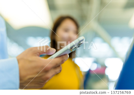 Using a smartphone while traveling ■ Photo courtesy of Kansai International Airport (KIX) Using a smartphone while traveling ■ Photo courtesy of Kansai International Airport (KIX) 137256769
