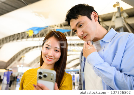 Planning your trip with your smartphone _■Photography cooperation: Kansai International Airport (KIX) 137256802