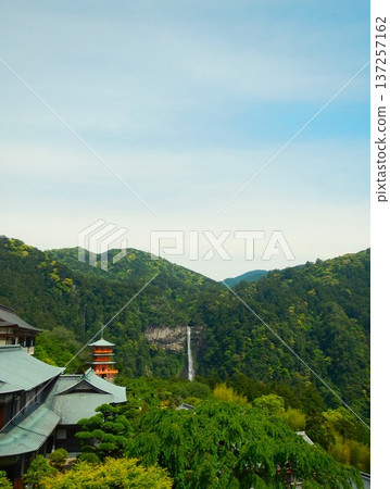 那智瀑布和青巖寺三重塔：世界遺產的壯麗景色（和歌山縣） 137257162