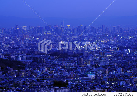 暮色漸濃，池田市夜景 137257163