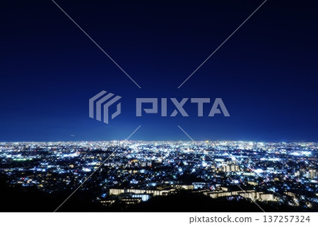 從山上眺望池田市的夜景 137257324