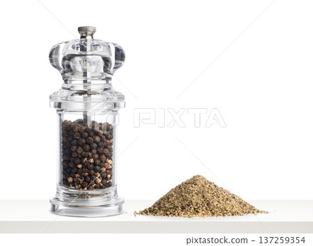 Black pepper ground and pepper grinder 137259354