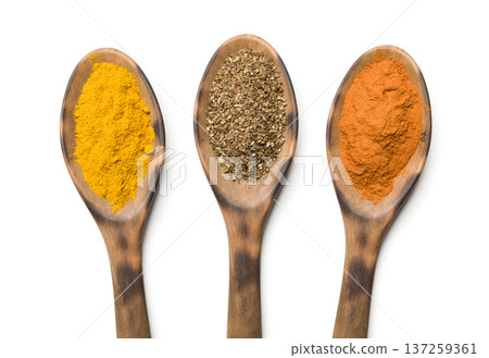 variety of spices 137259361