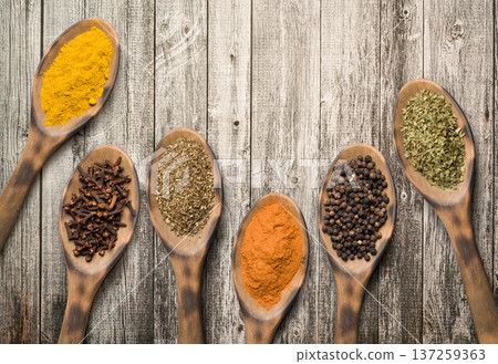variety of spices 137259363