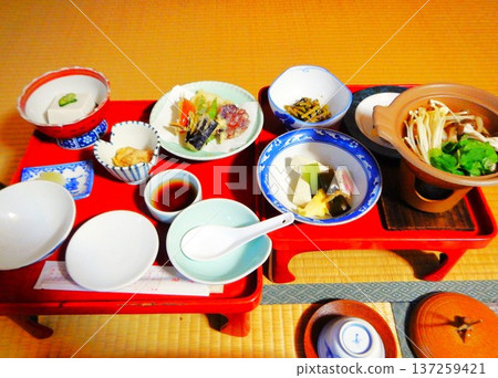 Enjoy a traditional Japanese meal at a temple lodging in Mount Koya 137259421
