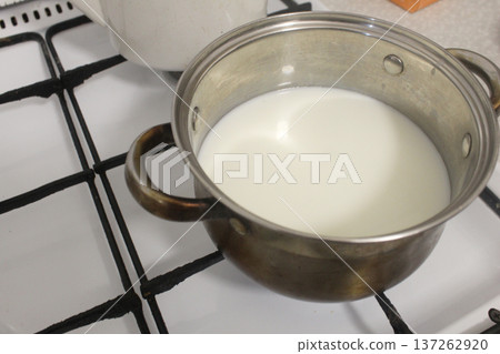 Step-by-step preparation of oatmeal. Step 1: Heating milk in a saucepan. 137262920