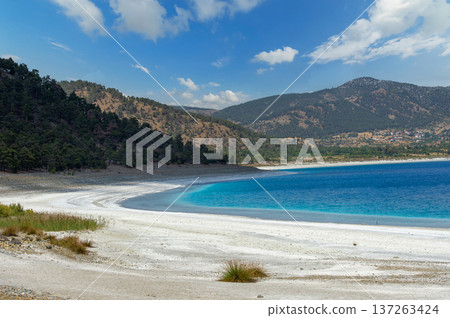 Turquoise Mountain Lake Salda and White Shore in Turkey 137263424