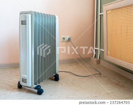 oil-filled electric heater and heating radiator oil-filled electric heater and heating radiator 137264703