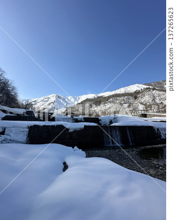 北阿爾卑斯山的白馬川和八方嶺 137265623