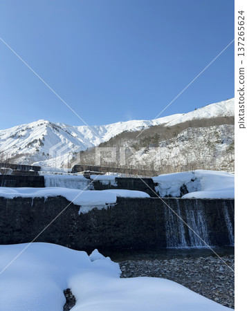 Hakuba River and the Happo Ridge in the Northern Alps 137265624