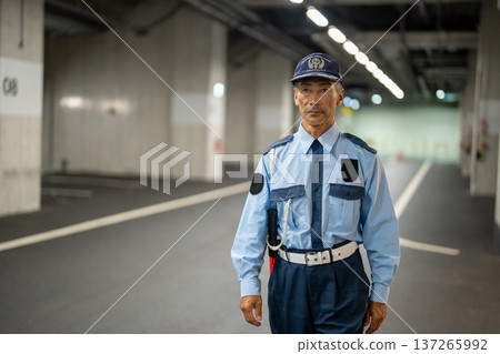保安，老人 137265992