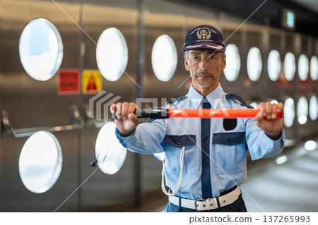 Security guard, senior man Security guard, senior man 137265993