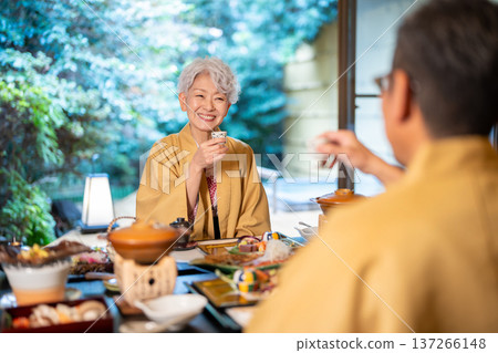 Senior women toasting at a ryokan Senior women toasting at a ryokan 137266148