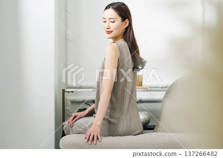 Young lady's portrait 137266482