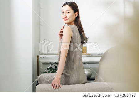 Young lady's portrait 137266483