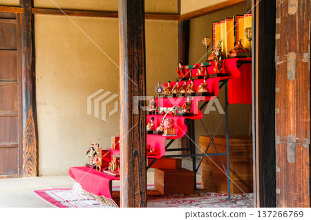 Sitting room lady Sitting room lady 137266769