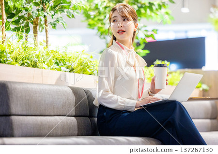 共享辦公室，女性員工 137267130