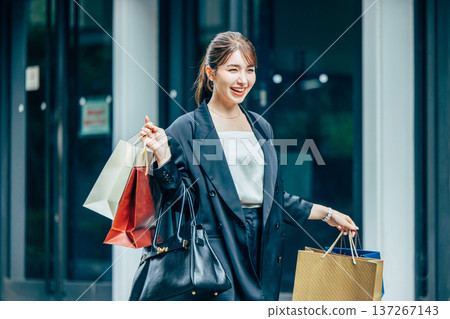 A young woman shopping A young woman shopping 137267143
