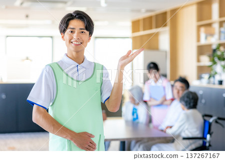 年輕男性照顧者 137267167