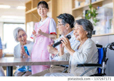 老人院的娛樂活動 137267171