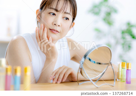 中美女性與美麗的皮膚 中美女性與美麗的皮膚 137268714