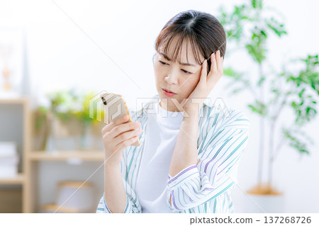 Worried, woman, lady 137268726