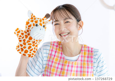 Smiling nursery teacher woman 137268729