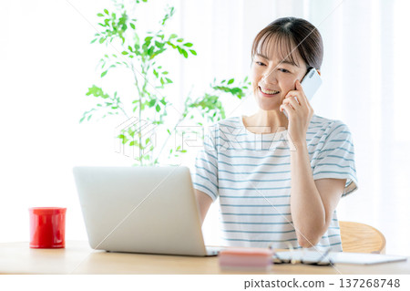 Smartphone female housewife 137268748
