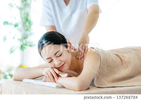Middle-aged woman receiving beauty treatment 137268784