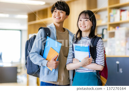 大學生青年男女 137270164
