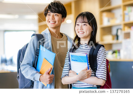 大學生青年男女 137270165